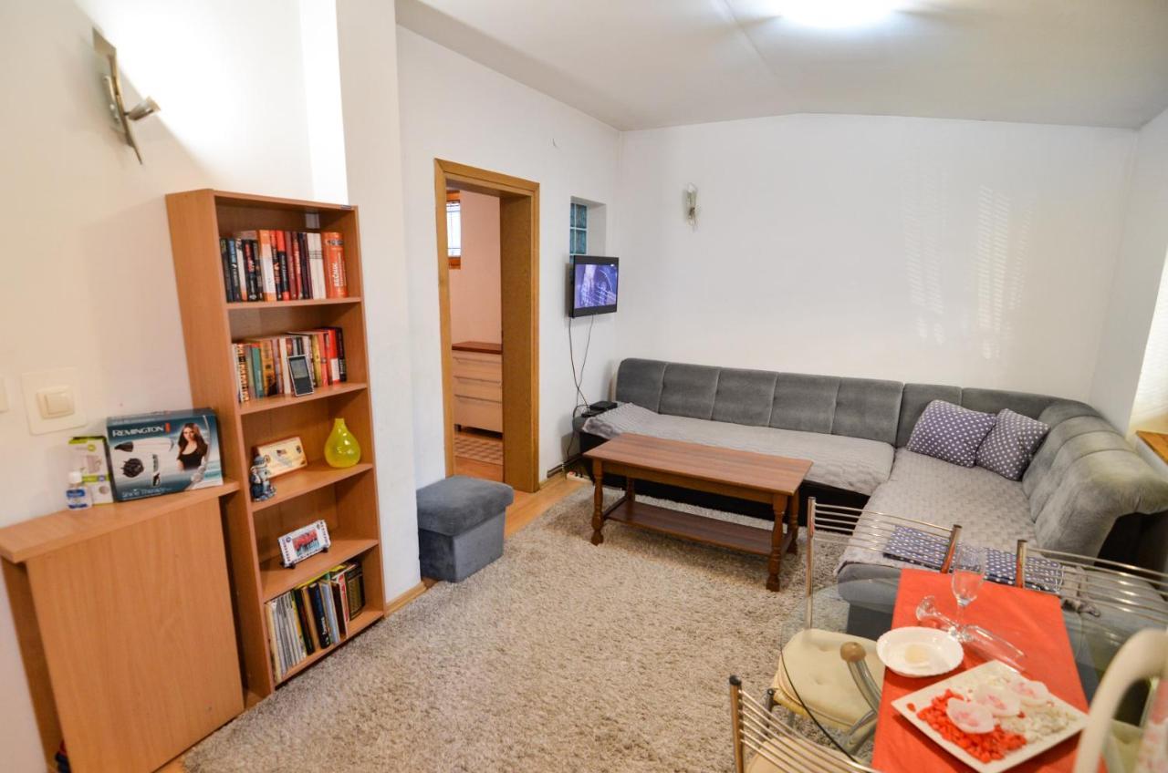Blacksmith Apartment + Free Private Parking ซาราเยโว ภายนอก รูปภาพ